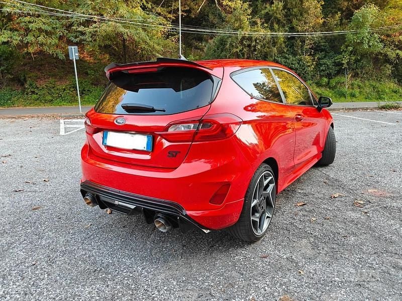 Usata Ford Fiesta ST 200 CV (147 kW) 2019 Rosso Berlina
