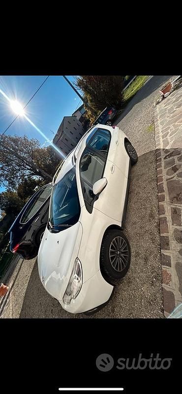 Usata Peugeot 2008 Active 68 CV (50 kW) 2014 Bianco SUV