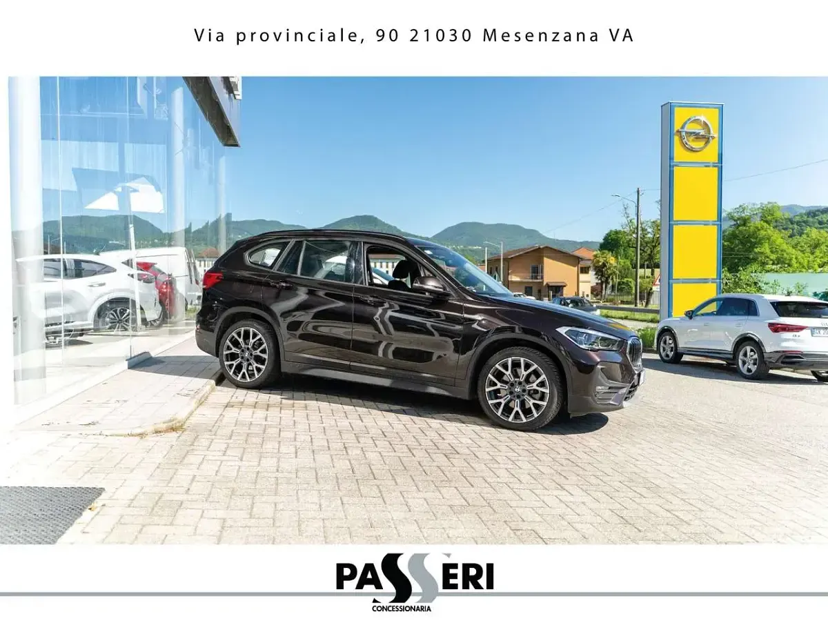 Usata BMW X1 Advantage 125 CV (91 kW) 2021 Black/purple SUV