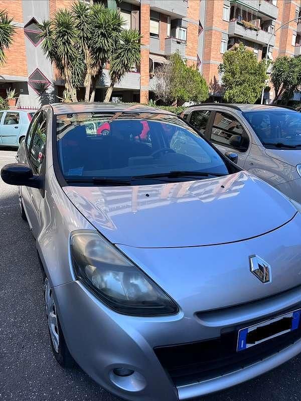 Usata Renault Clio II 86 CV (63 kW) 2010 Argento Utilitaria