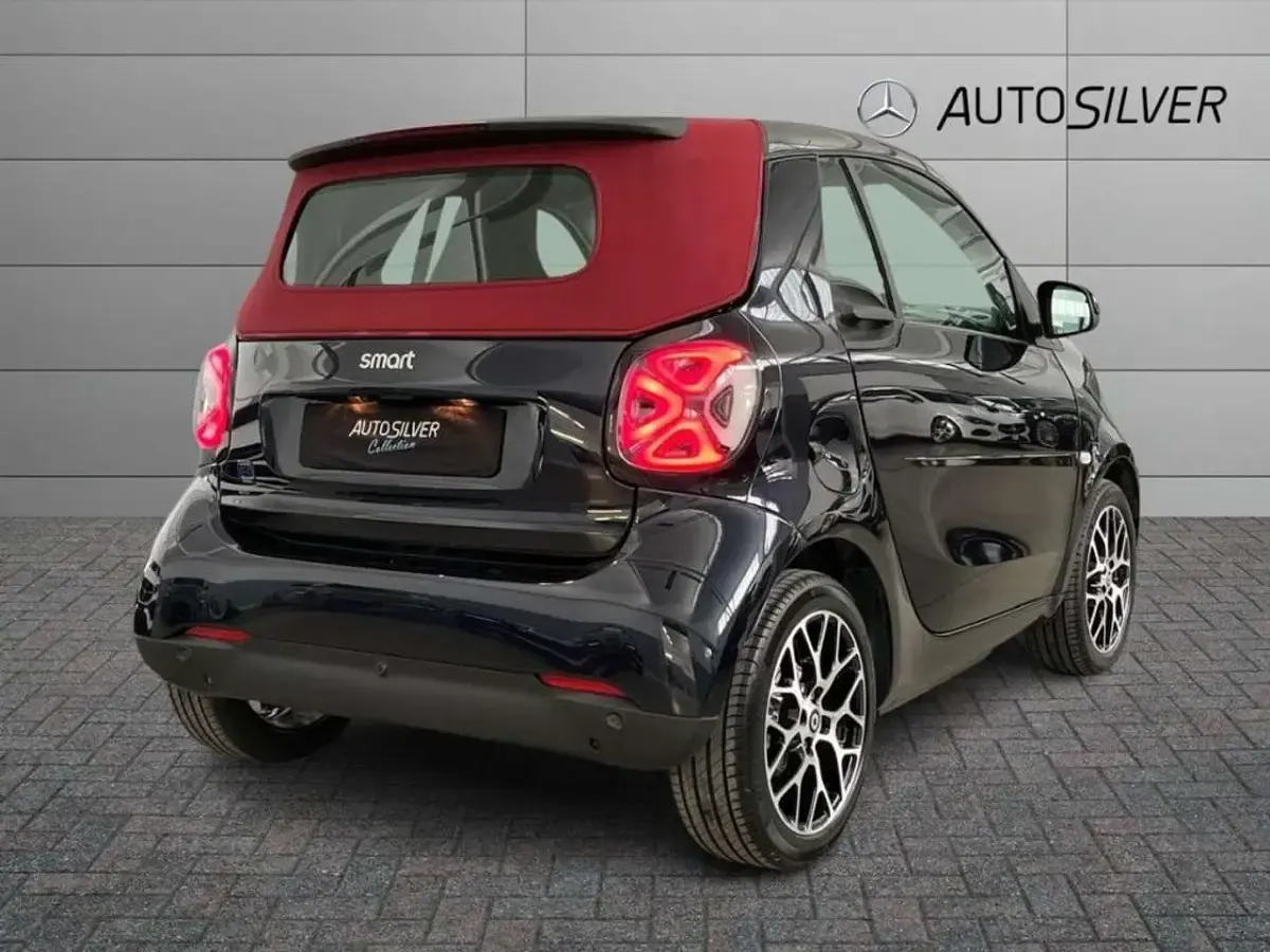 Usata Smart ForTwo Coupé 41 kW (56 CV) 2022 Blu Cabrio