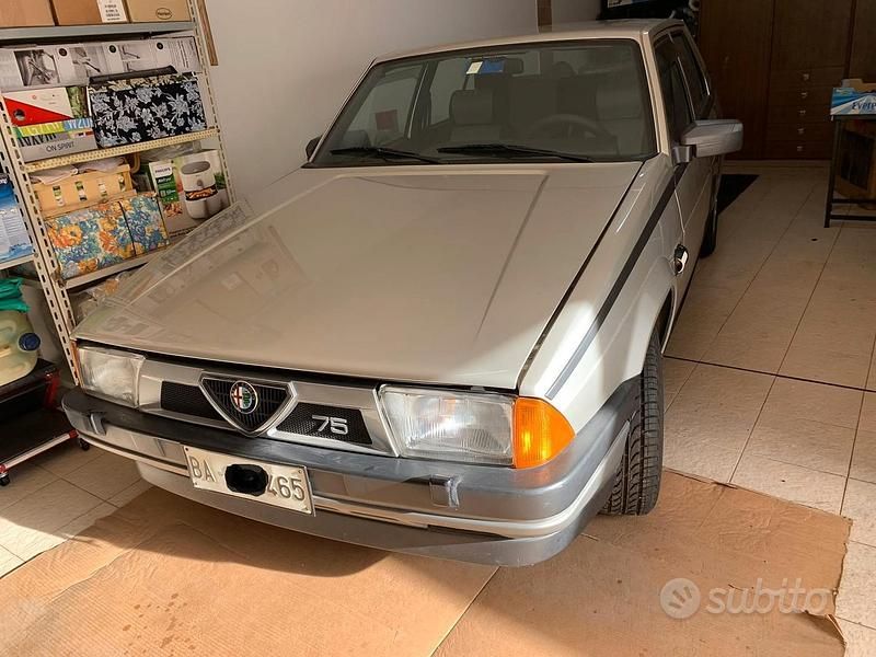 Usata Alfa Romeo 75 1987 Grigio Berlina