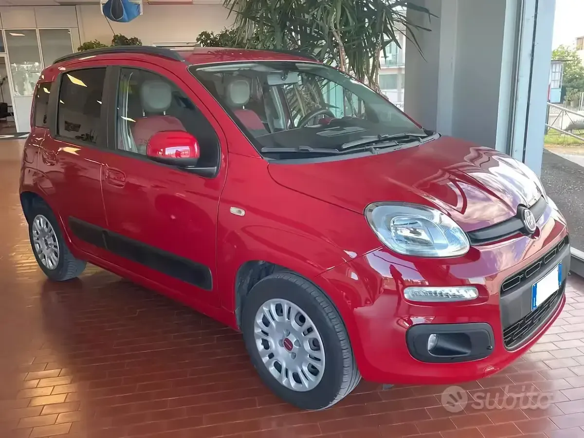Begagnad Fiat Panda Lounge 85 HK (62 kW) 2013 Röd Halvkombi
