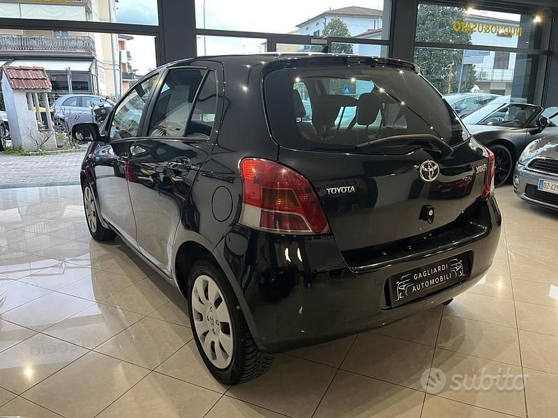Usata Toyota Yaris 100 CV (73 kW) 2009 Nero Utilitaria
