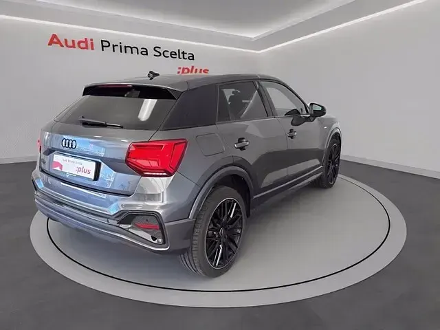 Usata Audi Q2 Ambiente 150 CV (110 kW) 2025 Grigio daytona perla SUV