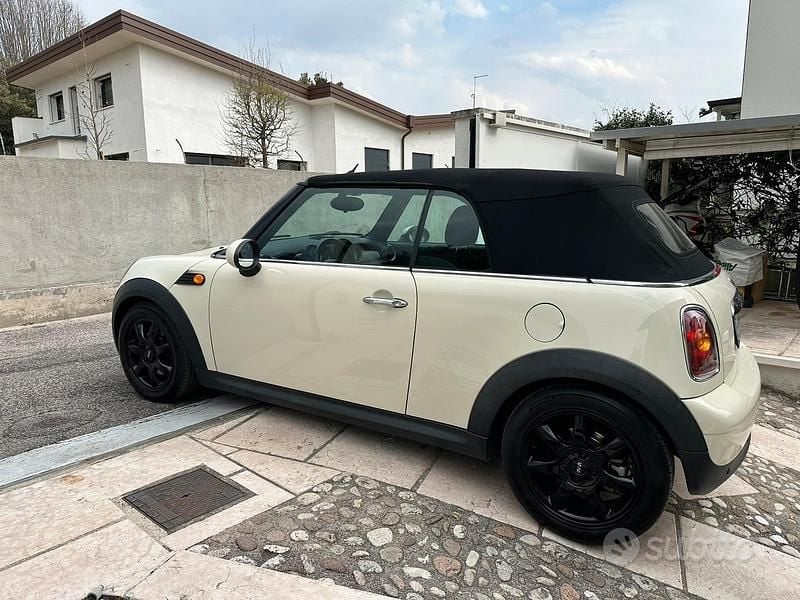 Usata Mini Cooper Cabriolet 122 CV (89 kW) 2009 Bianco Cabrio