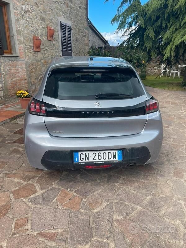 Usata Peugeot 208 Allure 75 CV (55 kW) 2023 Grigio Utilitaria