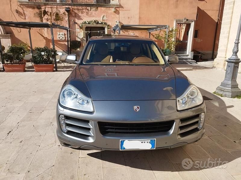 Usata Porsche Cayenne 2010 Grigio SUV