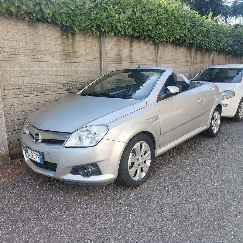 Usata Opel Tigra Edition 125 CV (91 kW) 2010 Cabrio