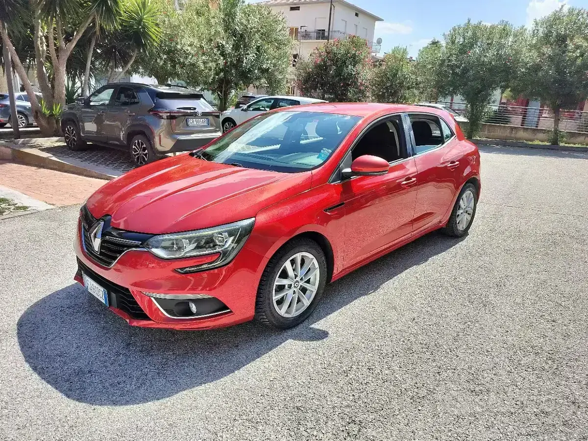 Usata Renault Mégane IV 95 CV (69 kW) 2017 Rosso Berlina