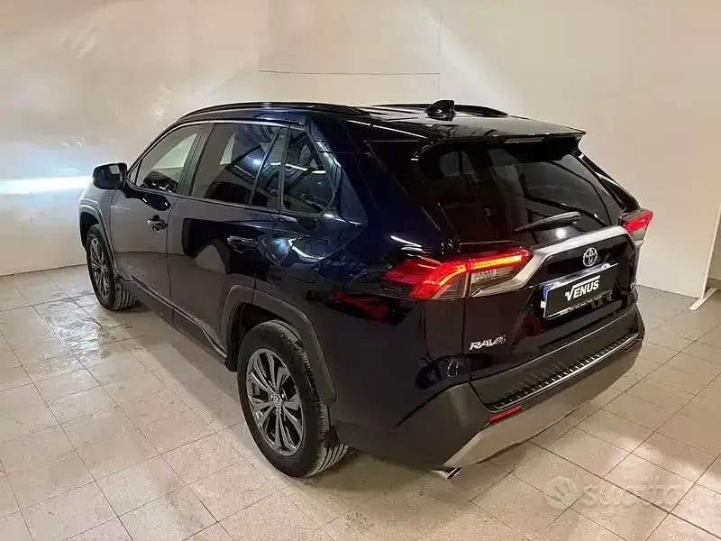Usata Toyota RAV4 Hybrid 222 CV (163 kW) 2022 Blu SUV