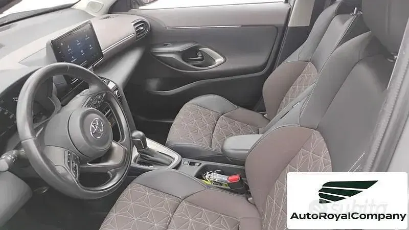 Usata Toyota Yaris Cross Lounge 116 CV (85 kW) 2023 Grigio SUV