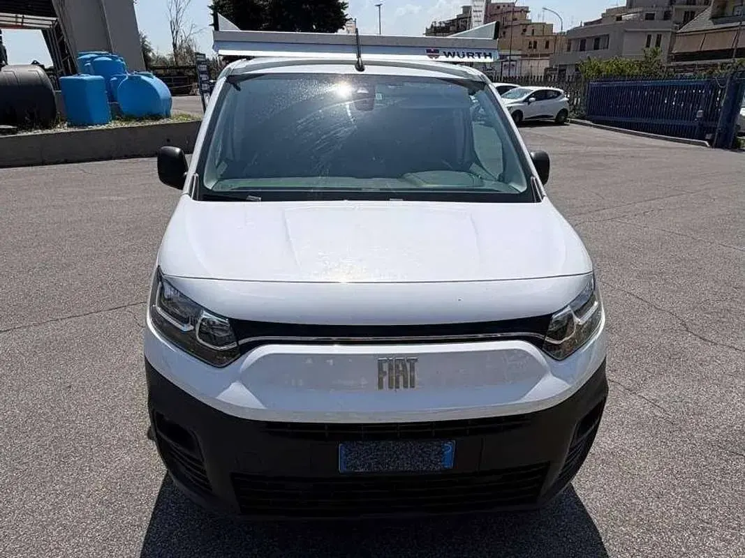 Usata Fiat Doblò 131 CV (96 kW) 2023 Bianco Monovolume