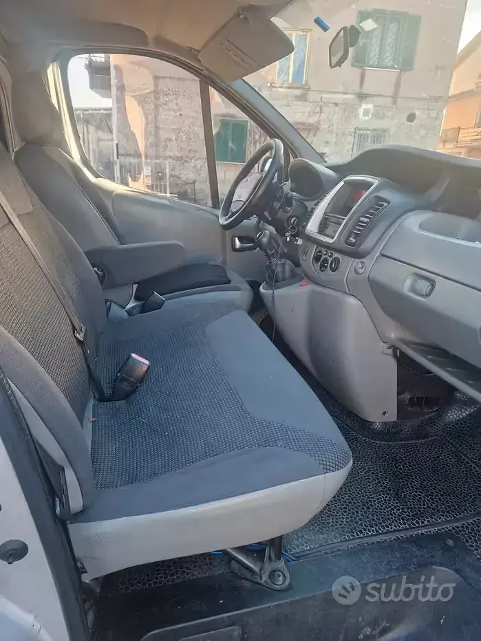 Usata Renault Trafic Komfort 114 CV (83 kW) 2011 Grigio Monovolume