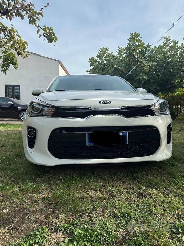 Usata Kia Rio 90 CV (66 kW) 2018 Bianco Berlina