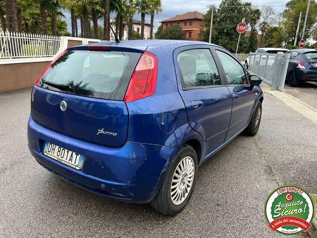 Usata Fiat Grande Punto Dynamic 75 CV (55 kW) 2007 Blu Utilitaria
