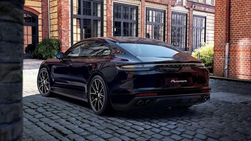 Usata Porsche Panamera Platinum Edition 462 CV (339 kW) 2022 Blu notte Berlina