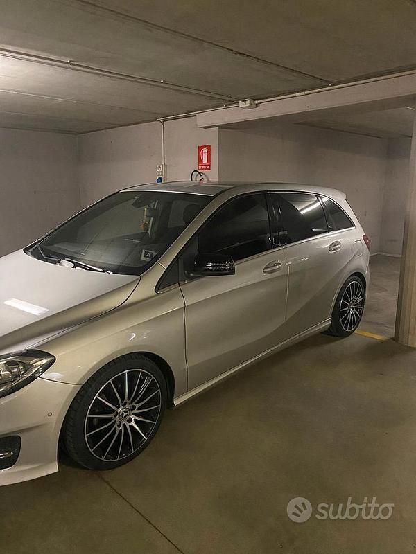 Usata Mercedes 190 109 CV (80 kW) 2015 Grigio Berlina