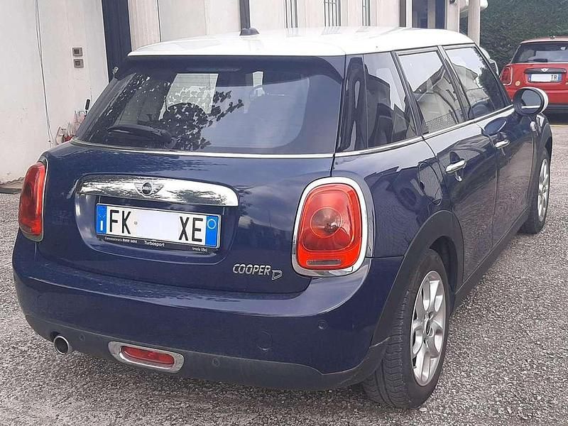 Usata Mini Cooper D 116 CV (85 kW) 2017 Blu/azzurro Utilitaria