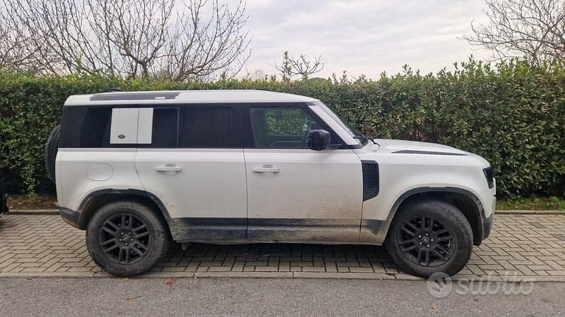 Usata Land Rover Defender SE Dynamic 250 CV (183 kW) 2022 Bianco SUV