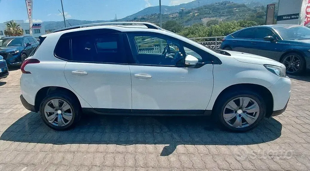 Usata Peugeot 2008 Allure 99 CV (72 kW) 2017 Bianco SUV
