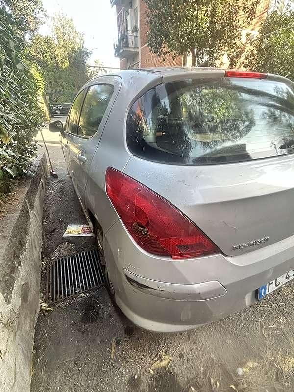 Usata Peugeot 308 Premium 109 CV (80 kW) 2009 Berlina