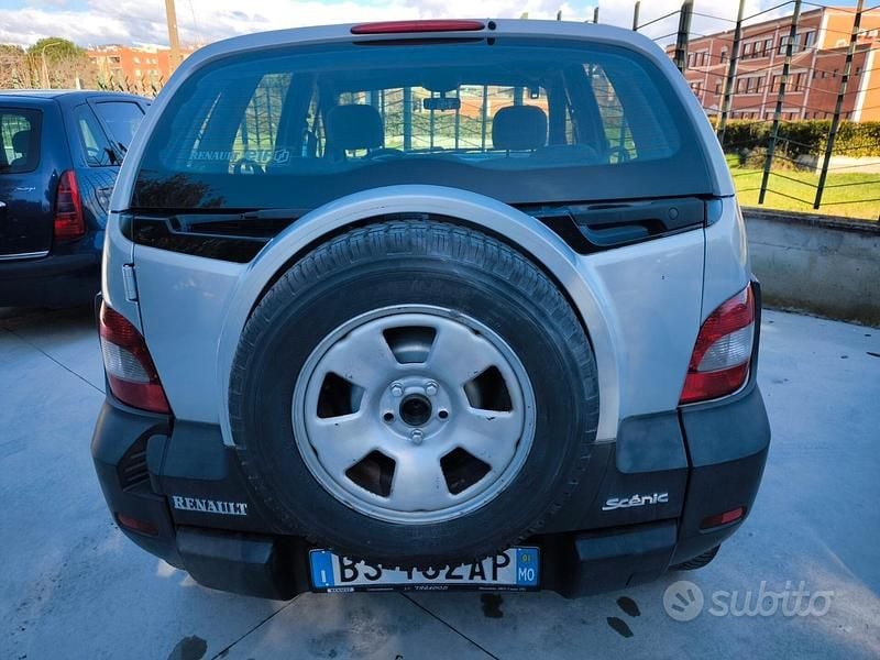 Usata Renault Scénic 139 CV (102 kW) 2001 Grigio Monovolume