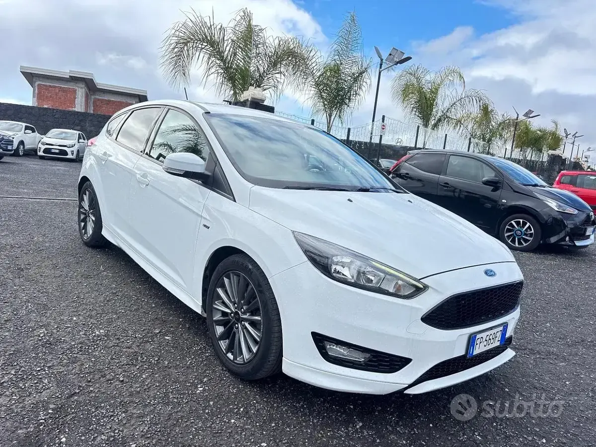Brugt Ford Focus ST-Line 120 HK (88 kW) 2018 Hvid Sedan