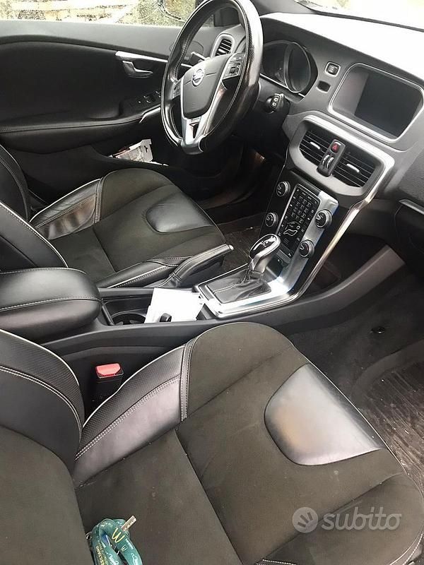 Usata Volvo V40 R-Design 115 CV (84 kW) 2015 Bianco Berlina