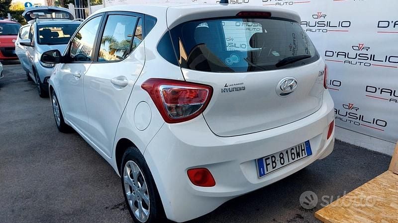 Usata Hyundai i10 Edition 67 CV (49 kW) 2015 Bianco Utilitaria