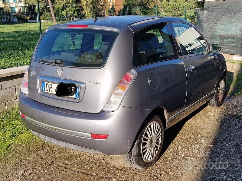 Usata Lancia Ypsilon 69 CV (50 kW) 2008 Grigio Utilitaria