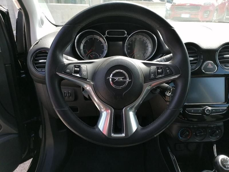 Usata Opel Adam Jam 70 CV (51 kW) 2018 Bicolor bianco/nero Utilitaria