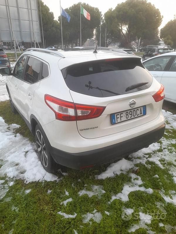 Usata Nissan Qashqai N-Connecta 131 CV (96 kW) 2016 Bianco SUV