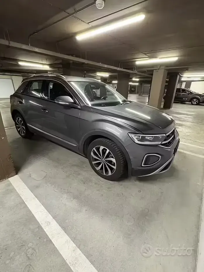 Usata VW T-Roc Style 110 CV (80 kW) 2022 Grigio SUV