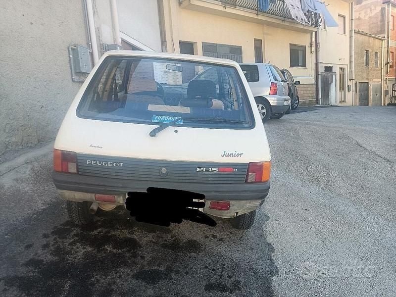 Usata Peugeot 205 44 CV (32 kW) 1989 Bianco Utilitaria
