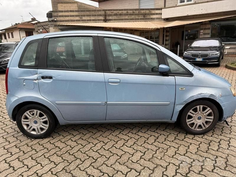 Usata Fiat Idea Active 95 CV (69 kW) 2004 Blu Monovolume