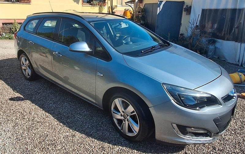 Usata Opel Astra 110 CV (80 kW) 2013 Grigio Station wagon