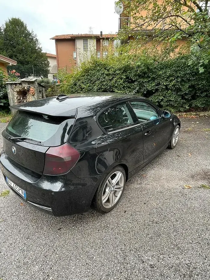 Usata BMW 120 177 CV (130 kW) 2008 Nero Utilitaria
