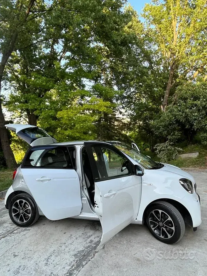 Begagnad Smart ForFour Passion 71 HK (52 kW) 2016 Vit Halvkombi