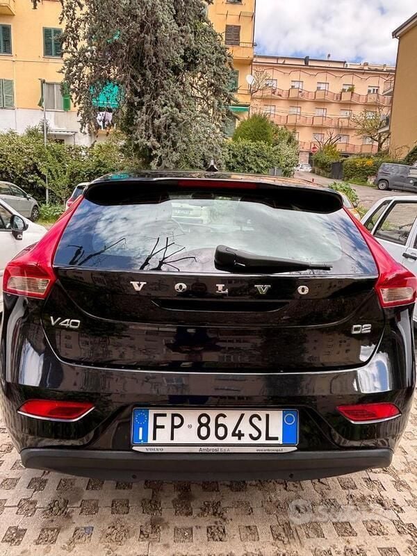 Usata Volvo V40 Business Edition 120 CV (88 kW) 2018 Nero Station wagon