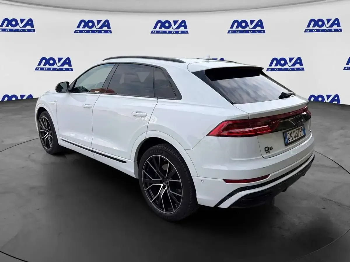 Usata Audi Q8 Sport 231 CV (169 kW) 2023 Bianco ghiaccio SUV