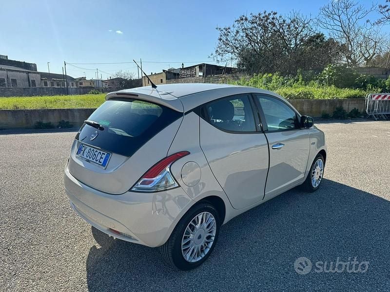Usata Lancia Ypsilon 69 CV (50 kW) 2017 Bianco Utilitaria