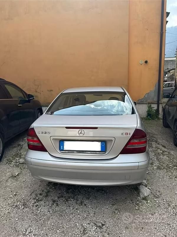Usata Mercedes C220 Avantgarde 150 CV (110 kW) 2005 Grigio Berlina