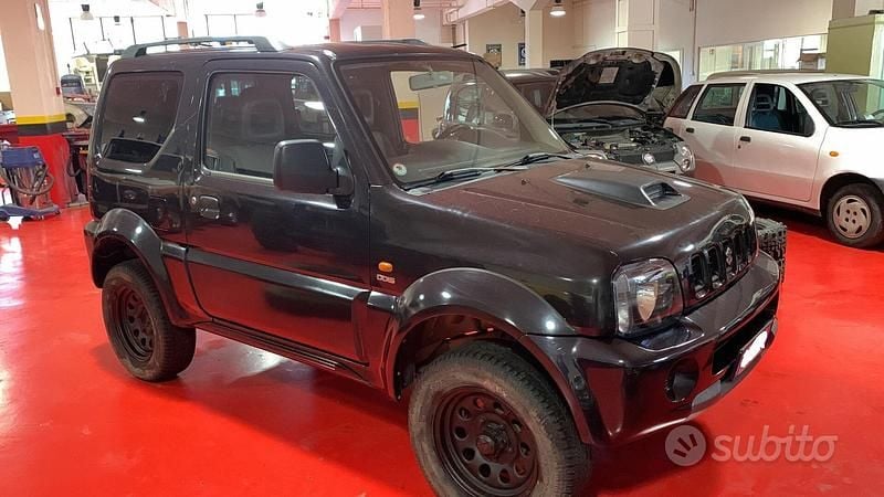 Usata Suzuki Jimny 65 CV (47 kW) 2005 Nero / metallizzato SUV