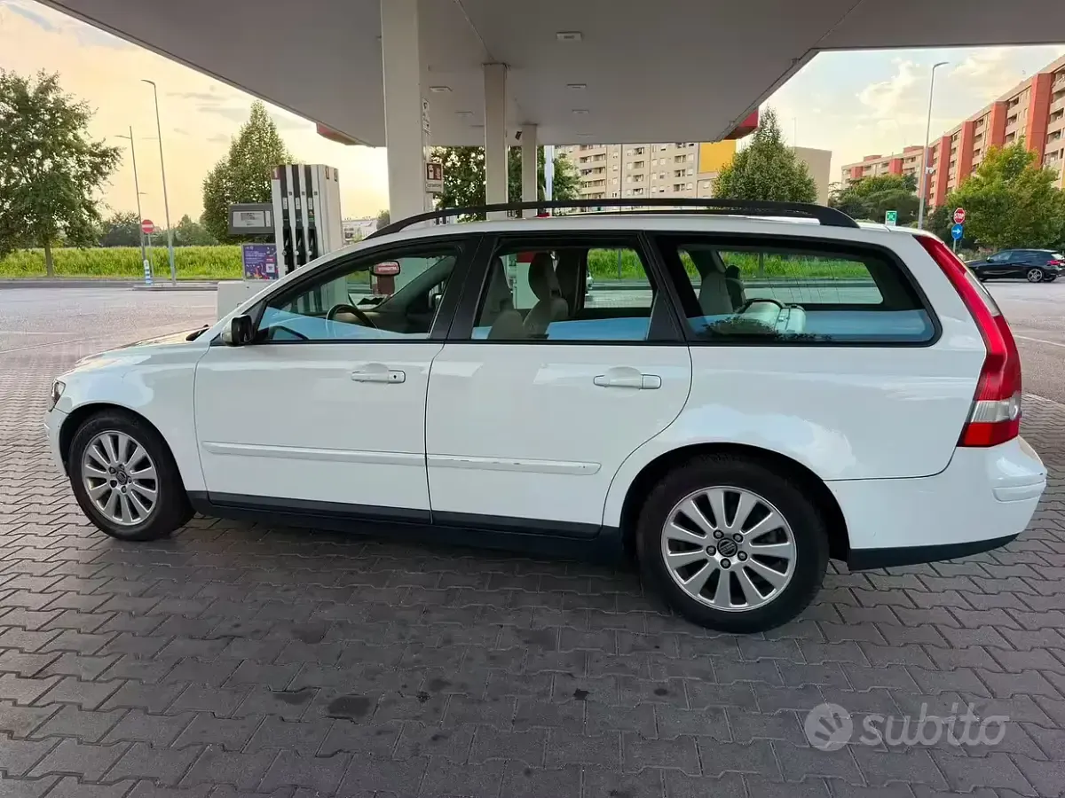 Usata Volvo V50 136 CV (100 kW) 2004 Bianco Station wagon