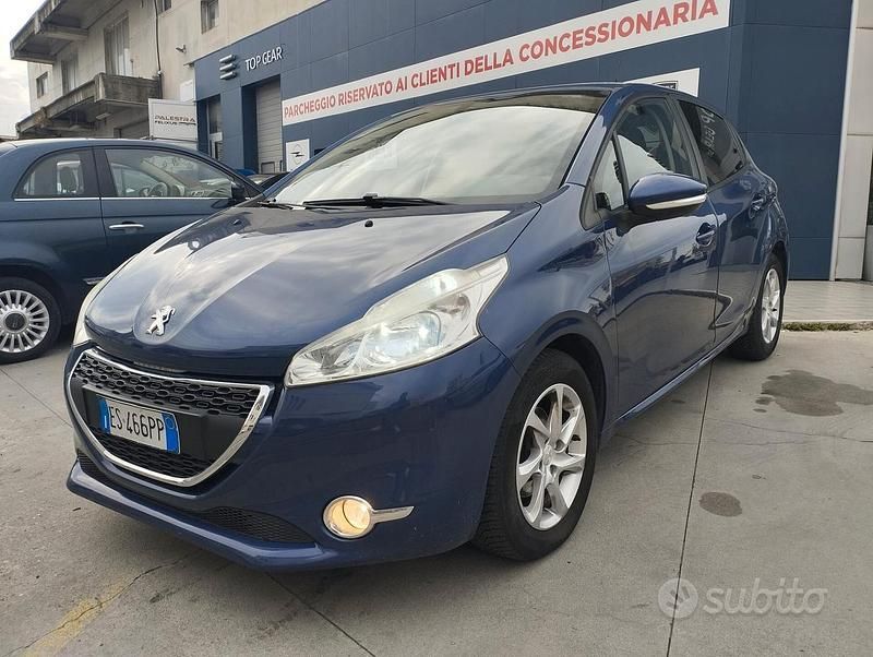Usata Peugeot 208 Allure 68 CV (50 kW) 2013 Blu Utilitaria