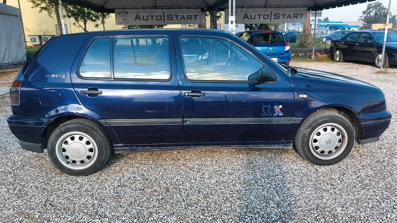 Usata VW Golf III 90 CV (66 kW) 1997 Blu Berlina
