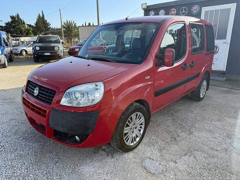 Rosso Usata 2007 Fiat Doblò Monovolume | 4800 € (Buon prezzo) - Immagine 1/4