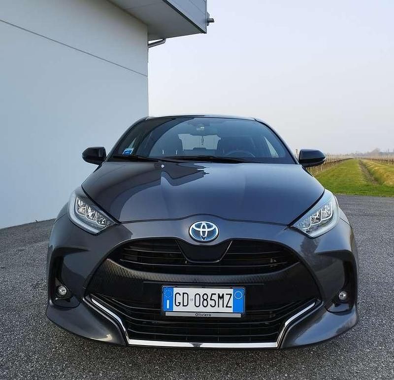 Usata Toyota Yaris Hybrid Lounge 116 CV (85 kW) 2021 Berlina