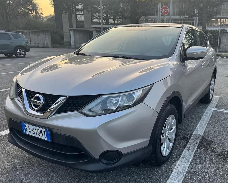 Usata Nissan Qashqai Visia 116 CV (85 kW) 2015 Grigio SUV